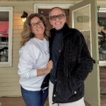 Saskia Thuot Instagram - La belle visite aujourd’hui☺️ Mon ami Jean est passé me voir avec sa douce et sa fille. Vous dire comme ça m’a fait plaisir. De si beaux souvenirs avec Jean à Décore ta vie ☺️ #boutiquebromont #decoretavie #heureuse