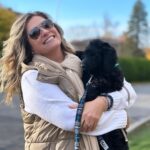 Saskia Thuot Instagram - Cette année pour l’Halloween, je deviens maman d’un bébé chien🐶🥰 Des idées pour un nom? On a une petite idée en tête mais on continue de chercher… Tant qu’à eux les chats ne comprennent pas trop ce qui se passe😉 #dog #cat #fullhouse