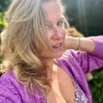 Saskia Thuot Instagram - Une femme sur 8 va recevoir un diagnostique de cancer du sein dans sa vie. En ce mois de la sensibilisation au cancer du sein, pour chaque soutien-gorge vendu, @lingerieemma se joint à la cause en offrant 1$ à la « Ride de Fille » pour la Fondation du Cancer du sein du Québec, et ce tout le mois d’octobre. Aussi, à l’achat de 125$ et plus de produits postmastectomie, nos clients obtiennent une réduction de 50$ sur leur achats. Je suis fière de collaborer avec des femmes aussi inspirantes que vibrantes @emma_dunn_ & @hughes.lulu 🩷 @fondationducancerdusein @ride_de_filles #🩷 #cancerdusein