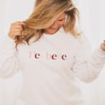 Saskia Thuot Instagram - Plus tôt, je jasais avec Lisanne et on a eu envie de vous gâter, faut dire que ça faisait un moment. Alors, Lisanne & moi, on vous offre un super cadeau à gagner pour prendre soin de vous💫 À gagner: . 1 soin OxyGeneo (mon préféré) . 150$ pour vous choisir des Balmy . Un coton ouaté T’es belle (oui enfin de retour) Pour participer, vous devez . Suivre @conceptdermoesthetique @balmy_towels & mon compte @saskiathuot . Aimez cette publication . Identifiez quelqu’un qui aimerait aussi tenter sa chance. . Partagez en story pour une chance de plus *Valeur totale 400$. Ce concours prend fin vendredi à midi. Il n’est aucunement relié à Instagram. Je communiquerai avec le.a personne gagnant.e par message privé. *fière ambassadrice et collaboratrice Bonne chance🫶🏼💫 Concept Dermo Esthétique