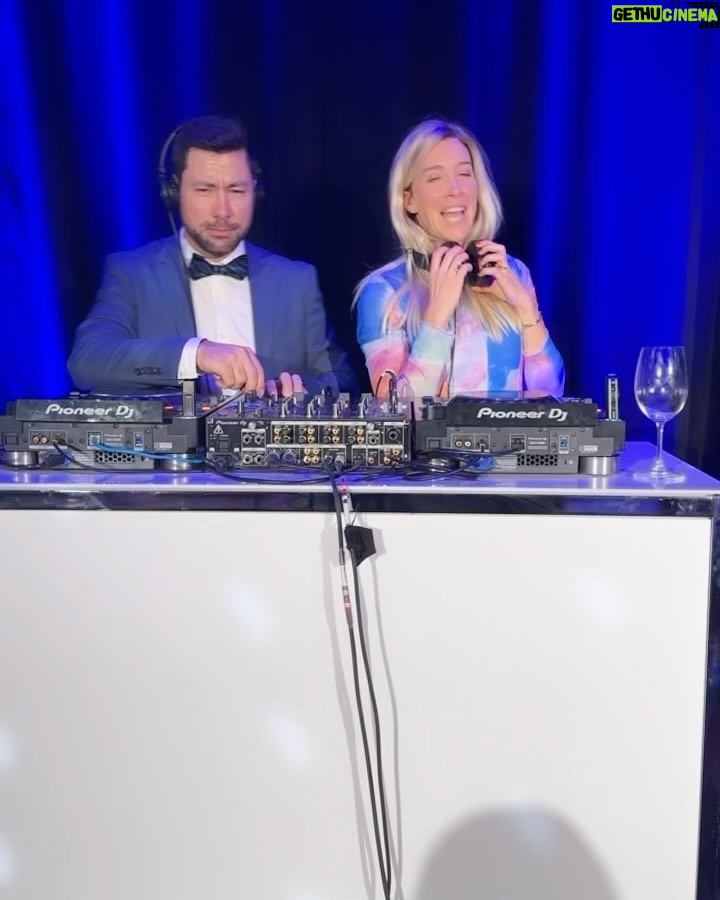 Saskia Thuot Instagram - Tous sur notre 36 pour la soirée Affaire papillon #noeudvembre pour amasser des fonds pour la recherche et encore plus, pour le cancer de la prostate. Grace à vous 1 250 000$ amassés au total. Merci 🙏🏼💙🦋 @procureqc @laurentproulx @marinabastarache @com_lou @kevinraphael21 @winston_mcquade @bertrandgodin @chloedufourlapointe @casinotte @chantalmachabee @andreanne_gauthier @ameliebruneaulongpre et encore + de beaux humains💙