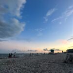 Saskia Thuot Instagram – Miami Beach avec les amis, les palmiers, les enfants (qui préfèrent ne pas se faire voir la binette) et la mer🤍 

Le rabais 30FOU en rappel pour votre Balmy. 

@balmy_towels 
Maillots @lingerieemma 
Solaires @irisvisualgroup 
#escapade #miamibeach #jamaissansmabalmy #balmyxsaskia #chic #eco #fun