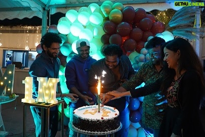 Sathvik Anand Bandela Instagram - @ananddeverakonda @sairazesh @virajashwinjarajapu @vaishnavi_chaitanya_ u guys made my day ♥️ 1M vochinandhuku happy meeru ochi party lo time spend chesinandhuku Inka Inka happy 😃… mana kulapolu yevaru kuda 1M celebrations miss avakudadhu ani complete video record chesam ❤️ #Baby team vallani mana kulapa questions vesanu dhani record cheskunam.. @vaishnavi_chaitanya_ fans meeru adagali anukune question nee kuda adigesa… Soon ah video mana YouTube channel lo release chestha don’t miss ! Last but not least mana kulapolandhariki kulapadhi vandhanalu 🙏