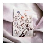 Satomi Sato Instagram - * * * 先日、興津さんたちと一緒に 『劇場版アイドリッシュセブン LIVE 4bit BEYOND THE PERiOD』を観てきました🌈 * * * わたくし、チケットを取る役目を仰せつかったので 張り切って人数分購入したら、なんと、まさかの 応援上映の回でした…！！ 普通の上映回を購入したつもりだったのですが まさかの、まさかの、応援上映…！！！！ まともにチケットを買えないポンコツマネージャー爆誕です…🥹 * * 応援上映は、何度か楽しんだ方が行くものだと 思っていたのでアワアワしていたのですが 興津さんが「声出しても怒られないね！」と 大変ポジティブでいて下さったので感謝しかありません…！ 先輩は偉大や…✨✨ 応援上映という未知の世界を初体験する私は ネットでお作法を学んでから挑ませていただきました…！！ * * * 当日は、グッズのペンライトとパンフレットを 購入しましたよ☺️ 暗い映画館でペンライトを振ったり 声を出すというのは、なんだか背徳的で新鮮でした…！ 亥清さんのMCの時に我々の「おぉ〜！」が ユニゾンしたのがとても面白かったです。笑 * * * IDOLiSH7が出てくると思わず「弊社…！！」と 声をあげて反応してしまいますし TRIGGERさんの美しさに圧倒されて Re:valeさんの曲にノリノリでペンライトを振り ŹOOĻさんのある曲中で後ろが気になりつつ（笑） パフォーマンスのかっこよさに感動✨ 普段皆様は、どんな風に応援したり声を出すのでしょう？？ 映画に夢中で周りの声をちゃんと聞けなかったのだけが 悔やまれまする…！ * * * 最初、劇場版と聞いた時はどんなものになるのか 全く想像もつきませんでしたが こんなにも、誰もが夢中になって楽しめるライブに なっていたなんて…！と興奮が収まりませんっ。 観ていて思わず声がこぼれる事が何度かあったので 応援上映にして正解だったなと思いました☺️ * * * 皆さんの歌もパフォーマンスも演出も髪型も どれもこれも素晴らしいのですが、やはり 衣装が凄かった…✨✨ ひゃくおくてんまんてんの最高に素晴らしい衣装と それを軽やかに動かす映像技術にも感動が止まりませんでした。 月並みな感想ですが、最新の技術ってすごいですね…！！ * * * 観終わった後は、ムビナナverになっている エレベーターの前で興津さんと記念撮影。 ふふふ。持って行ったぬいぐるみと一緒に撮って楽しくオタ活…いえ、マネ活？？している気分が味わえましたよ！ （エレベーター前でしたので、他のお客様の邪魔にならない様 タイミングを伺いながら撮影しました。） * * * 入場特典の種村有菜先生の漫画も めちゃくちゃ最高で涙ぐみながら読んでしまいまじだ。。 貰えて嬉しかった…行って良かった…🥹 あと、ムビチケは弊社のアイドル。 ムビチケも応援上映も初めてだったのですが なんだか、すごく、良かったです…！！（語彙力ー！） 映画もライブもアイドルたちも映像も音楽も グッズも特典も最高で全部全部全部の関係各所の皆様 この作品に関わったすべての皆様に、素敵な作品を 届けて下さってありがとうございますと伝えたいです。 届きます様に…！ * * * 他にも話したいくらい、素敵で溢れかえっている 『劇場版アイドリッシュセブン LIVE 4bit BEYOND THE PERiOD』まだご覧になっていないファンの皆様、同僚の皆様は ぜひぜひ、この感動を劇場で存分に味わって頂けたらと思います🌈✨✨ * * * #アイナナ #アイドリッシュセブン #劇場版アイドリッシュセブン #ムビナナ #まさかの #応援上映 #参戦 #入場特典 #もらいました #楽しかった #あと30回くらい観たい #弊社 #小鳥遊事務所 #興津和幸 さん #佐藤聡美