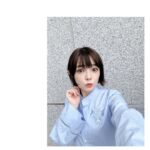 Satomi Sato Instagram - * * * * 皆さん、こんばんは。 佐藤聡美さん じゅうななさいです♡♡ * * * いつも支えてくれる大好きな家族や友人 お仕事でお世話になっている方々 そしてファンの皆様への感謝の思いを馳せるのが 私のお誕生日恒例の過ごし方になりました。 皆様、いつもありがとうございます。 * * * * さて。 お誕生日当日の今日は 家族と美味しいランチをいただいて お洒落な写真を撮ってもらい（突然写真の才能ぶつけてくるの 本当こわいんやが（ほめてる） 夜は、子どもが おもちゃの音楽が流れる絵本で ハッピーバースデーをかけてくれました。 * * 毎年聞いているはずなのに 世の中には、こんなに胸が躍る 「ハッピーバースデー」があるのかと震えます。 ひえー！しあわせ。 蝋燭の火を消してから、子どもが「ななー！」とお喋りし （最近、どうやら少しずつ色や数字を理解しているようです。 すごい。やばいな。天才だな。） 旦那さんから、蝋燭は７本にしておいたから！と ドヤドヤしい笑顔で教えられたので 「そうだね。お母さん じゅうななさいだもんね🩷」 とお答えしておきました。どや。 * * * * ７っていいですね☺️ なんだか、ここ数年「7」に縁があるように感じます。 不思議だな。でも、嬉しい。 歳を重ねることに、焦燥感を感じなくなり 周りへの感謝が増し増しになっていることに 気付いて、にんまり。ふふふ。 マイペースな私がのびのびやれるのは 本当に皆様のおかげでございます。 いつもいつもありがとう！ * * * * 今年も、なにかしらのイベントや配信番組で 会えたらいいなと思いますし、そんな日が待ち遠しいです。 また会う日まで、健康で元気でいてくださいね。 これからもずっと、わたしと仲良しでいてくださいね🌷 * * * * #お誕生日 #お誕生日ケーキ #happybirthday #いつもありがとう #最後の写真 #ポーズとりきれてない のが #私っぽい #🥹 #佐藤聡美 さん じゅうななさい #🎂 #🩷