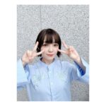 Satomi Sato Instagram - * * * * 皆さん、こんばんは。 佐藤聡美さん じゅうななさいです♡♡ * * * いつも支えてくれる大好きな家族や友人 お仕事でお世話になっている方々 そしてファンの皆様への感謝の思いを馳せるのが 私のお誕生日恒例の過ごし方になりました。 皆様、いつもありがとうございます。 * * * * さて。 お誕生日当日の今日は 家族と美味しいランチをいただいて お洒落な写真を撮ってもらい（突然写真の才能ぶつけてくるの 本当こわいんやが（ほめてる） 夜は、子どもが おもちゃの音楽が流れる絵本で ハッピーバースデーをかけてくれました。 * * 毎年聞いているはずなのに 世の中には、こんなに胸が躍る 「ハッピーバースデー」があるのかと震えます。 ひえー！しあわせ。 蝋燭の火を消してから、子どもが「ななー！」とお喋りし （最近、どうやら少しずつ色や数字を理解しているようです。 すごい。やばいな。天才だな。） 旦那さんから、蝋燭は７本にしておいたから！と ドヤドヤしい笑顔で教えられたので 「そうだね。お母さん じゅうななさいだもんね🩷」 とお答えしておきました。どや。 * * * * ７っていいですね☺️ なんだか、ここ数年「7」に縁があるように感じます。 不思議だな。でも、嬉しい。 歳を重ねることに、焦燥感を感じなくなり 周りへの感謝が増し増しになっていることに 気付いて、にんまり。ふふふ。 マイペースな私がのびのびやれるのは 本当に皆様のおかげでございます。 いつもいつもありがとう！ * * * * 今年も、なにかしらのイベントや配信番組で 会えたらいいなと思いますし、そんな日が待ち遠しいです。 また会う日まで、健康で元気でいてくださいね。 これからもずっと、わたしと仲良しでいてくださいね🌷 * * * * #お誕生日 #お誕生日ケーキ #happybirthday #いつもありがとう #最後の写真 #ポーズとりきれてない のが #私っぽい #🥹 #佐藤聡美 さん じゅうななさい #🎂 #🩷