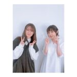 Satomi Sato Instagram - * * * 「朗読劇　#私の頭の中の消しゴム 14th Letter」を 観に来てくださった皆様、ありがとうございました💐 * * * 前回の公演で、個人的には 「完全燃焼ひゃほーーう！！！」 って感じだったのですが 暫くして、朗読劇や消しゴムのことを思い出して また出演できたらな…と思っていた時にお声がけいただいたのでとても嬉しかったです。 ほいでもって、わたし、お仕事の中でも朗読劇は 特に好きなので出演が決まってからお稽古もリハも本番も ずーーーっと胸が躍っておりました。るんるん。 * * * 私の薫さんは、きっと最適解ではありません。 朗読劇における技術面で、匠の技！ みたいなものがあるわけでもないし とにかく必死で生き抜いたから どんな風に写ったのかなと考えてソワソワしています。ふふふ。 何なら、彼女の過去を考えたら最終的に涙が出なくたって 嫌われたって「ざまあみろ。」「滑稽だ。」と言われたって ばっちこーーーい！くらいの気持ちで挑んだし 良い意味でも悪い意味でも、観てくださった方の 日常のふとした瞬間を私と薫さんがふたり占めできたら。。 それは、とても贅沢なことだなと思います。 * * * それにしても、安井さん凄かったですね！ 荒削りだけど、どこか守ってあげたくなる感じも 滲み出る素直さも全部ひっくるめて 本当に素敵な浩介だった…！ そしてステージに上がった時の熱量が はんぱない…。稽古やリハの時の5倍くらい凄いのもの ぶつけてくるから、私は、もう、必死ですよ。。笑 初めてご一緒しましたが、役者さんとしても本当に素敵ですね。 たくさんの刺激を頂いて勉強になりました！ お相手に恵まれたなと感謝の思いでいっぱいです🌸 * * * そして、制作段階から常に走り続けてくださり 手厚くサポートしてくださる全てのスタッフさんにも 心から感謝です！！ 現場を和ませて下さったり、励みになる言葉も沢山いただきました。出演のたびに宝物が増えます☺️ お客様からのスタンディングオベーション あまりにも眩しすぎて涙腺崩壊でした。 カーテンコールも沢山…！ 拍手で会場割れるのでは…？？と思ったくらいです。 本当にありがとうございました。 ファンの皆様からのお花やプレゼントやお手紙は 無事に受け取りましたよ☺️ 心のこもった贈り物の数々が本当に嬉しかったです。 ありがとうございました！ * * * 観に来てくれた関係者の皆さんからも 嬉しい感想が聞けて、もう胸いっぱい。 みんな忙しいところありがとうです…！！ 後輩の #根本京里ちゃん は前回出演時も観に来てくれて 今回も来てくれたんですよー！ 嬉しい☺️ありがとう✨ * * * 公演後は、子どもに会ってすぐさまハグ！ からの塩対応される！わたしめげない！！！笑 ご飯もお風呂も諸々やって最後に だいすき！ぎゅーーーっ！！とした時に ふと、日常の尊さが、じゅわわわぁっと身に沁みました。 同時に薫さんへの想いも巡りました。 しあわせのかたちはいろいろ。 薫さんも、浩介も、朗読劇の幕が降りた後の日々は やさしい幸せを感じるものでありますようにと 願うばかりです。 * * * * #私の頭の中の消しゴム #朗読劇 #ご来場ありがとうございました #楽しかった #安井謙太郎 さん #💐 #ありがとう #しあわせ #宝物が増えました #幸せの形 #佐藤聡美