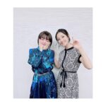 Satomi Sato Instagram - * * * * #パニグレGW満喫生放送 を ご覧いただいたコンダクター ありがとうございました💙 * * 初めてセレーナのお話ができて 大好きな憧れの静さんとご一緒できて アイラちゃんとセレーナの生アフレコもあったり ゲームコーナーで癒されたり ご褒美なコーナーがあって🥰❤️❤️❤️ 情報は盛り盛り盛りだくさんで セレーナは、フィギュアの発売が決定してて 嬉しいこと楽しいことばかりの生配信でしたね！ ご覧くださったコンダクターが コメントで盛り上げてくださったのも とてもとても嬉しかったです。 ありがとうございました😊 * * そして、今回、なんと、わたし、、、 静さんと楽屋が一緒でした！！！拍手！！！！ 制作チームさんに感謝です！！！！✨✨ ほんでもって、ゲームコーナーになったとき 心の底から静さんの罰ゲームを願ったのは、わたしです。笑 お陰で？最高の罰ゲーム…というか ご褒美浴びられてオタクとラブが丸出しで 大変失礼致しました…！！！ いや、ほんとに、静さんは滑舌から声から芝居から もうすべてが魅力的なんですっ。 私的「この声になりたいNo.1」なんですっ。 ここでは語り尽くせない程素敵な先輩なんですっ…！！ そんな方とゲーム内で親友役を演じられるなんて 本当に夢のようで…アイラちゃんが静さんだと 聞いた時すごく嬉しかったんですよー😭 * 放送内でもお話ししたのですが 実は、セレーナのに関して、過去のことや人間関係など 全く知らされていなくて。 だから、彼女は孤独な子なのかな。と コンダクター以外との接点はなくて、どこか寂しい子なのかな…と思っていました。 そんな時、収録でアイラちゃんの存在を知って 驚きと感動とで胸が、ぶわわっといっぱいになって…！！ セレーナは1人じゃなくて、普通の女の子のように 親友と仲良く過ごしていた時があったんだ。と その事実だけで、なんだか救われたような気持ちに なったんです。 * * 長くなりましたが、セレーナとアイラちゃんが親友で良かった。 しかも静さんが演じているなんて、そんな最高なこと あるんかーい！！わーい！！！ ということでした。笑 * * はてさて。 今回の衣装は、セレーナをイメージしましたよー！ ワンピースやイヤリングを見た時 「これだー！」と即決。 普段なかなか着る機会のないタイプの洋服なので なんだか楽しかったな〜💙 * * ちゅーこって！ コンダクター、これからも パニグレとセレーナをどうぞよろしくお願いします。 ゲーム内で、また、アイラちゃんとセレーナが 出会える時がきますように💙🩷 * * 写真撮ってたら、静さんが 写ってくださってるーーー😭✨ なんてお茶目な…うっ、好き、ラブです…！！！ * * * #パニグレ #パニシンググレイレイヴン #生配信 #コンダクター #ありがとうございました #石川由依 さん #伊藤静 さん🩷 #ラブが止まらない #🥹 #日高里菜 ちゃん #ちゅうにー さん #セレーナ #佐藤聡美