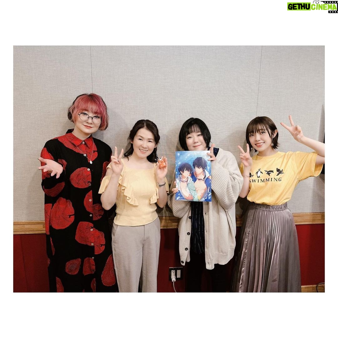 Satomi Sato Instagram - * * * 8月12日に行われます 「Free!」10周年スペシャルイベント 前夜祭【特別版イワトビちゃんねる】では 幼少期を演じた我々が、ラジオで皆様からのメールを読んだり 色んなお喋りをする様子をお聞きいただけるそうです! 収録は、すでに終えていて YouTubeの方でも限定公開されているものもあり。 明日に向けて、皆様の楽しむ準備をお手伝いできたり 当日も笑顔で楽しんでもらえるよう、彩をそえられたら…と 私自身ドキドキしながら参加させていただきました☺️ * * アニメでは、なかなか演じる機会がなく ずーーーっと憧れていた男の子役。 渚くんにその夢を叶えてもらって以来 私にとっても、彼は特別な存在です。 ひまわりの様な明るい笑顔と 素直な振る舞いが大好き! 収録の際、マイク前に立つだけで 心からぶわーっと宝石やキラキラしたものが 溢れ出てくる感覚になるので 多幸感がすごくてすごくて…いつも 収録が終わった帰り道はハッピーでした✨✨ 渚くん、ありがとう。 これからもどうか、ひまわりのような笑顔で みんなを幸せにしてね🌻 * * * 収録の日は、渚くんをイメージした お洋服にしてみました🐧💛 * * 渚くん、そして花ちゃんも! 2人とも本当にありがとう✨✨ またいつか、会えたらいいな☺️ * * * * #Free #フリー #10周年 #ラジオ #松元恵 さん #ゆきのさつき さん #渡辺明乃 さん #葉月渚 #幼少期 #💛 #ありがとう #🐧 #佐藤聡美