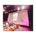 Satomi Sato Instagram - * * * TVアニメ「#氷菓」 10周年記念フィルムコンサート ～神山高校の小さな音楽会～ ご来場・ご視聴くださった皆様 ありがとうございました🌸🌸🌸 * * 10年という時を経て また千反田えるちゃんに会えたこと 皆様の前で彼女を演じられたこと 「古典部の屈託」の復活 どれも全て奇跡みたいな出来事で ずっと気持ちがふわふわしていました。 長い間「氷菓」を愛してくださる皆様のお陰です。 本当にありがとうございました。 * * 「10年」というものに、漠然とした不安を感じていましたが 集まってくださった当時のスタッフさんたち 阪口さん、ChouChoさん、田中公平先生 見に来てくださったたタスクオーナー先生 オーケストラの皆さんが奏でる音楽 そしてファンの皆様のお陰で 自分でも不思議なほど、きゅーっと当時の気持ちが蘇ってきて 自然とえるちゃんになれました。 皆様の力は偉大ですね！ * * そうそう！実は、今回、なななんと！ ChouChoさん楽屋が一緒だったのですが 何を隠そう、ChouChoさんのデビュー前から ずっとずっとファンだったので オタクを隠しきれずずっとソワソワしていました。笑 そんな私に、優しく声をかけてくださり たくさんお喋りしてくださった女神ChouChoさん😭✨✨ 一緒に撮った写真は宝物です✨ 初めて生で「優しさの理由」を聴くことが出来て 舞台袖でずっと涙目なわたし。。。 素敵な歌声に、思わず会場から手拍子が生まれて その光景に感動してじ〜〜んとしていました。 最高すぎた。。。 * * 衣装のお話はブログの方で あれやこれやお話ししているので 宜しければ、そちらもご覧ください(*^^*) * * 「わたし、気になります！」 も 久しぶりに沢山言いました。笑 あの、なんか突然なんですけど 私は千反田えるという女の子が 大好きで大好きで大切でたまらんのです。 ふとした折に思い出しては 彼女に想いを馳せることもしばしば。 ずっと笑っていてほしいし 芽生える無数の探究心を大切に のびのび生きていてほしい。 そんな風に考えてしまうくらい大好きで それと同じくらい「氷菓」という作品も大好きなのです。 氷菓は、大好きな最高のスタッフさんたちと一緒に 大切に作り上げた作品です。 イベントの日に感じた皆様の氷菓への想いは きっと絶対作品制作に関わった全ての方に届いているはずだと 私は思います。 名作は色褪せない。 私が言わなくっても きっと、この先もずーーーっと氷菓は 沢山の方に愛されて続ける作品になるんだろうな(*^^*) * * いつか、また同窓会みたいに 皆様と集まれる日がきたらいいですね。 それまでどうかお元気で🌸 * * * #氷菓10周年 #氷菓音楽会 #阪口大助 さん #choucho さん #田中公平 先生 #オーケストラ #フィルムコンサート #千反田える #佐藤聡美 #🌸