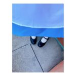 Satomi Sato Instagram - * * * こんばんは。 もう12月なのに 先日ディズニーで、楽しくハロウィンをした時の 思い出を載せてしまうわたしです。 * * いつか、いつかやりたい…！と思っていた ディズニーで仮装してハロウィンを楽しむ夢を 家族で叶えられて嬉しかったな🎃 やるなら本気で！！！！ を、モットーに家族全員で 楽しく仮装しました。笑 ハロウィンの時期にディズニーへ行くのは もしかしたら初めて？？あれ？ 久しぶり？？🎃🎃🎃 周りには素敵な仮装をしてる人ばかりで にこにこしちゃう最高の空間でした。ふふふ。 パーク内の雰囲気も最高で やっぱりディズニーっていいな ハロウィンっていいなと 何度も思えたことが嬉しくって ずっと心の中がキラキラしていた気がします。✨ * * * 思いの外、写真がたくさんで おま…この構図で撮るとか天才かよ （´-`）.｡oO（わし、めちゃくちゃ盛れとるやないかーい！！） な、ものを、たくさん撮ってもらったので 何回かに分けて載せますね。笑 宿泊したお部屋が、アリスのお部屋だったので 写真におさめたときの世界観というか雰囲気が なんか、こう、すごかったんです！（語彙力） 仮装写真投稿にお付き合いくださる方は 引き続きどうぞお楽しみに……！！ * * ほんと、おしゃれ写真撮れてて 家族のカメラの腕前に嫉妬…🥹 本領発揮してるやつは、次回以降にたくさん載せますね。 * * * * #ハロウィン #ディズニー #念願の #dハロ #不思議の国のアリス #仮装 #アリス #アリスの部屋 #楽しかった #ウィッグ で #髪が長く なると #ヒゲ ！ #って #やりたくなるよね #☺️ #佐藤聡美