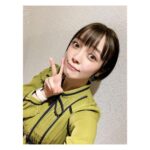 Satomi Sato Instagram - * * * AHS公式生放送をご視聴いただき ありがとうございました💚 #田中真奈美 ちゃん、小形さん 小田さんと一緒に ずん子ちゃんの歴史を振り返ったり もうすぐ発売になる作品のお話をしたり デモ音源を聴いて感動したり やりたいことアレコレお話ししたり 夢が広がる楽しい時間でしたね。 * * * 初めてオファーを頂いた時のこと よく覚えていて、あんなにも 「運命だ！！」と感じたことは他にありません。 長い期間、役を任せて頂けること ずん子ちゃんが東北だけではなく 色んな場所で沢山の方のお側で愛されていること 本当に嬉しく思っています。 これから、世界に向けてどんどん 歩みを進めてほしくもありますし 医療や教育の現場 駅やエレベーターの中 お店やナビや携帯の中など もっと日常的な、身近な場所で 活躍してほしい思いも 個人的にはあったり…☺️ そのために、引き続き皆様には 変わらない愛情を注いで頂けたら 嬉しいです！ よろしくお願いします。 * * 今回ご一緒した 小形さんは数年ぶり まなみちゃんはキンモザライブを配信で観た以来 小田さんは、いつも収録に立ち会ってくれるので 少しお久しぶり（笑） そんなメンバーで、終始和やかに楽しくお届け出来たのも なんだか新鮮で嬉しかったー！！ 観てくださった皆様のコメントも 拝見していましたよ☺️ たくさんありがとうございました。 * * 今回の衣装は、ずん子ちゃんイメージで グリーンのワンピースです💚 まなみちゃんも、なんとなんと ずん子ちゃんリスペクトとのことで グリーンのワンピース💚💚 女性スタッフさんも、偶然？？ グリーンのセーターを着ていて 本番前に、その話で盛り上がっておりました💚💚💚 * * またいつか、皆さんに向けて ずん子ちゃんのお話ができる日を 楽しみにしております。 次は、フリモメンさんに 驚かずにいられるようがんばります。。笑 * * * #ahsoft #ahs公式生放送 #ボイスロイド #ボーカロイド #voiceloid #vocaloid #cevio #ai #voicepeak #ボイスピ #東北三姉妹 #東北ずん子 #佐藤聡美