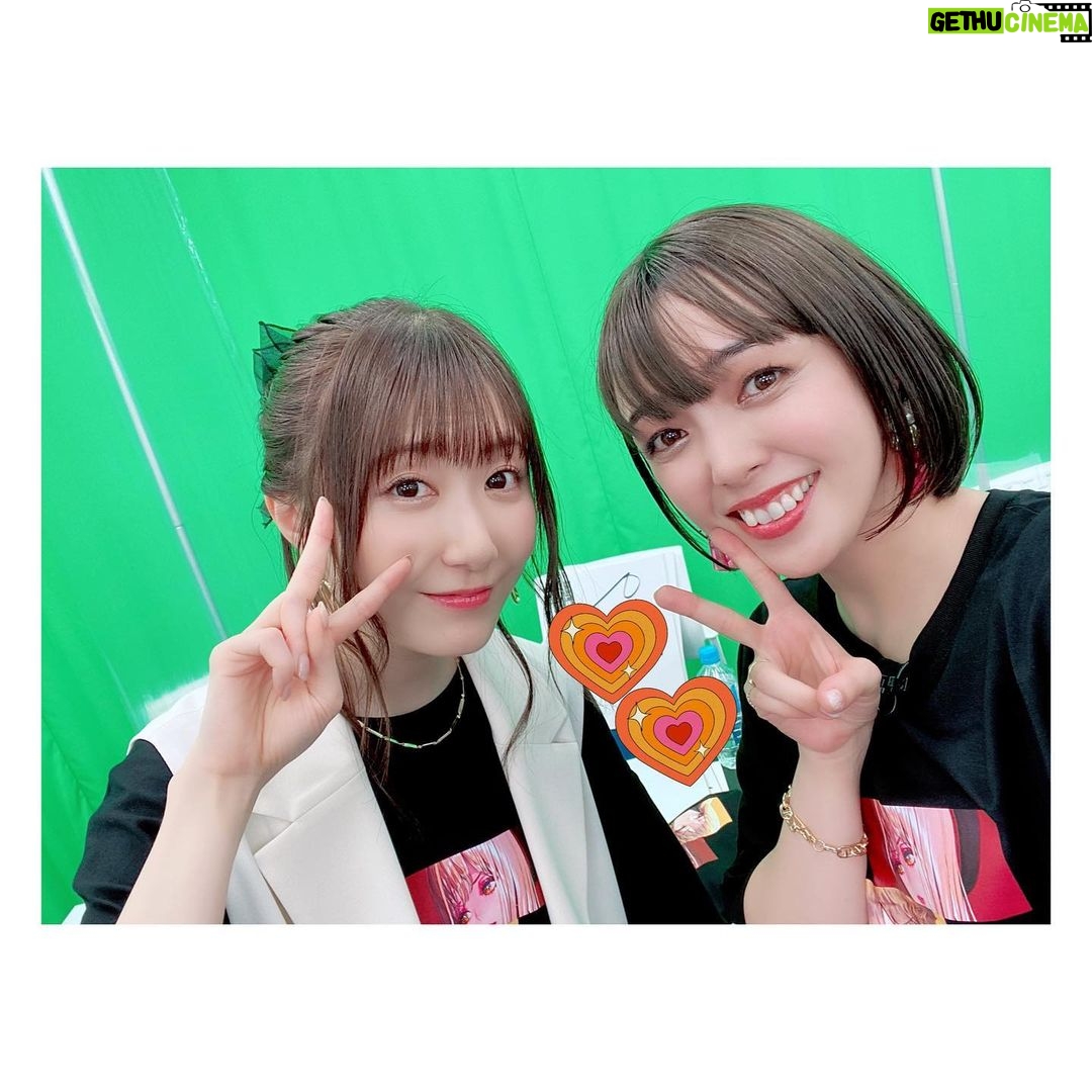 Satomi Sato Instagram - * * * 「はじめまして指揮官様! NIKKE事前登録生放送!」を ご覧くださった皆様 ありがとうございました✨ * * ゲームの紹介やバラエティコーナー アフレコや撮影会と長時間の 盛りだくさんな内容でしたが 時間を忘れるくらい、私も めちゃくちゃ楽しかったです☺️ コメントをくれた皆さんのおかげで 勝利の女神になれて嬉しかった〜!! ありがとう指揮官!やったぜー!笑 * * 実機プレイしてみたけど 本当に面白くてびっくり! 新感覚で爽快感で萌えもあるし 夢中になって白熱してしまいました…!!! 凄く楽しかったので、皆さん サービス開始したら絶対遊ぼう!!!!笑 * * 今回私が演じた、シグナルと N102の台詞やモーションなどなども お届けしましたが楽しんでもらえましたか?? 今回は、作品をイメージして 少しミリタリーっぽいスカートにしてみました✨ 番組内のアフレコでは シグナルの台詞を演じることになっていたので 同じ「シグナル」というブランドさんの ブレスレットを付けていたんですよ☺️ふふふ。 愛のシグナルは、皆様のもとに 無事届いたでしょうか??💕 * * ほんでもって りなちゃんのネオンも こころさんのネオンも すっごく可愛かったな〜♡♡ 梶田さんは、メロメロで とっても楽しそうに撮影してましたね。笑 * * こころさんとりなちゃんと 写真を撮ってもらえて幸せです♡でれでれ りなちゃんは、少し久しぶりに会えて嬉しかったな✨ 相変わらず可愛くて、画伯で、しっかり者でした♡ こころさんは初めましてだったのですが とてもお話ししやすくて可愛かった〜♡ 2人の奇跡のコラボ最高でしたね! 梶田さんとはタイミング合わず撮れなくて残念…! またご一緒できる日を楽しみに待っています☺️ * * これから、どんどん 作品の情報が出てくるかと思いますが まずは、ぜひぜひ事前登録をよろしくお願いします! * * サービス開始が待ち遠しいですね✨✨指揮官! * * * * #NIKKE #勝利の女神 #生放送 #事前登録 #よろしくお願いします #日高里菜 ちゃん #篠崎こころ さん #ネオン #シグナル #N102 #佐藤聡美