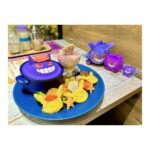 Satomi Sato Instagram - * * * * 「Pokémon Cafe」に行って来たよー💜💜 大好きなゲンガーのメニューを 堪能できるということで 超超頑張って予約をとりました…！笑 * * ぬいぐるみたちを連れてお出かけ。 こんなにガッツリした推し活は初めてで たくさん写真撮ったよ〜！！ わたしのカメラ唸ってたよ〜！！！ 余談ですが、三体の中で1番大きなゲンガーは 以前ポケセンでぬいぐるみを買おうとした際 上の棚にあったので何度かトライしたものの 手が届かずに取れなくて、諦めかけていたのを 外国人観光客の方が取ってくださったものなんです。 拙い英語でお礼を伝えたのですが、熱い感謝がご本人に 伝わってたらいいな…🥹とっても優しいお兄さんでした。 そんなあったかい思い出と共に ゲンガーにまみれてきたのだよー💜 ちなちな、真ん中のゲンガーはブラインド商品で モンスターボールの中にぎゅうぎゅうにされてた可愛いやつ。 小さいやつは、入店前にガチャガチャでゲットしました🥰 くぅ〜！可愛いねぇ。可愛いねぇ。 * * * 当日は楽しすぎて、終始体からハートが出ていたんじゃ なかろうか.｡oO💜💜💜 ご飯も美味しくて可愛くて美味しすぎて楽しくて、なんかもう きっと説明はいらない…。笑 この楽しそうな顔から色々感じ取ってください☺️ * * 写真はまだあるから、また思い出を載せるよー！ 待っててねー！！ * * * #ポケモン #ポケットモンスター #pokemon #pokemoncafe #ポケモンカフェ #ゲンガー #推し活 #可愛い #美味しい #大好き #biglove #💜 #佐藤聡美