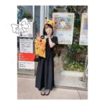 Satomi Sato Instagram - * * * なつのおもいで。 子どもが好きで、気付いたら家族で 大ハマりしているポケモン。 昔、緑とか赤とか黄色とか遊んで 少し前に一緒に遊んでる人たちの影響で剣盾をプレイ。 それから今は、ポケモンGOやポケモンスリープが 日課になりました。 * * 子どもは、ピカチュウとポッチャマが 私は、ゲンガーとボチ。 最近はパピモッチとシャリタツが気になりつつ 基本的にみんな可愛いね精神。 ジラーチ大好きおじさんは、メッソンとゾロアも お好きな様です。 * * 前は、水ポケモンが好きだったのに 最近はゴーストやあくポケモンが 好きになっていて なんだか不思議な気持ち。 年齢や性別関係なく、人生の色んなタイミングで 夢中になれる作品ってとても素敵だなと。 改めて思いました💜 * * * * #なつのおもいで #ポケモン #ポケモンgo #ポケモンスリープ #ポケモンwcs2023 #ゲンガー #ピカチュウ #ニャビー #ミミッキュ #推しと出会った #イベント の時は #イベントtシャツ #着るタイプ #イベントグッズ も #積極的に #身に付けるタイプ #楽しかった #💜 #佐藤聡美