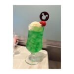 Satomi Sato Instagram - * * * #ディズニー100   周年🎉 おめでとうございます✨✨ * * 生まれてからこれまで、自分の人生に 彩りや気付きを与えてくれる素敵な作品に出会わせてくれて 心から感謝です。 順位付けは難しいのでやりませんが 私は「わんわん物語」と「美女と野獣」「リトルマーメイド」が大好き♡ 芯があって好奇心旺盛でチャーミングなヒロインに 夢中になって作品を観ていました。 作中に出てくる食べ物も 美味しそうなものばかりで印象的ですよね…✨ 最近、よく「わんわん物語」のグッズを見かけるので 嬉しくなってお迎えしちゃいます。笑 レディかわいいんだな〜♡♡♡ * * ピクサーだと「モンスターズインク 」「リメンバー・ミー」 「ウォーリー」全部大切な人たちと観た大好きな作品です。 あ、カールじいさんも…！！すき！きりがない！ ぜんぶすきだー！！笑 * * ディズニーといえば ディズニーランド！と、シー！ 先月は、不意にだったり突然だったり 人に誘われて行く機会が 何度かあったのです。 ハロウィンだから何かやろう！な日や 可愛いＴシャツお揃いで着よう！な日。 着るものや人が変われば 楽しみ方が変わるから、つまり すごく楽しかった☺️ めちゃくちゃ満喫してしまった☺️ ハッピー！ * * ポップコーンを入れるカボチャが可愛くて キッチンに飾っています。 子どもが「カボチャさん、笑ってるね。」と 教えてくれるたびに笑顔になれちゃう。しあわせ。 今度一緒に行こうね♡♡♡ * * * * #disney #ディズニー #disney100 #disneyland #突発的に #遊びに行くの #楽しすぎました #☺️ #佐藤聡美