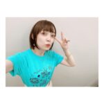 Satomi Sato Instagram - * * * 9月9日に行われた 【アズールレーン6th Anniversary　Fes.】の 「アズナンデス！6周年の振り返りSP」に 登壇させていただきました✨ ご覧くださった指揮官の皆様、ありがとうございます♡ * * 少し久しぶりの #アズールレーン のイベントだったのですが ホーム感というか、帰ってきた感がすごくて…！ あたたかい現場だなと感動しておりました☺️ありがたや * * 「アズナンデス！」では6周年を振り返りましたが ものすごいイベントやコラボや新キャラクターの数に ただただ圧倒されました…！すごい！ 指揮官たちの色んなランキングは 世界が違いすぎて、ややプチパニック。。しゅごい。。。笑 私も、がんばろう…！ あと、最後に書いた欲ぼ…願望が叶うように 引き続き指揮官を業頑張ろう…！！笑 * * 一緒に登壇したクレマンソー役の天海由梨奈さんと ジャベリン役の山根希美さんと お写真撮ってもらっちゃいました☺️ （タイミング合わず３人一緒には撮れなくて、残念…💦） 天海さんは、ウマ娘でお会いした時から もう、声が素敵すぎて衝撃を受けて それ以来とても好きなんですけど まさかアズレンでご一緒出来るとは思わず…！ うれしかった…！！✨✨もちろん人柄も素敵すぎて 緊張のあまり2人の距離感が面白いことになっています🥹 山根さんは、登壇中も話しかけて下さったり ずっとフワフワにこにこしていて可憐でした…🥰 ジャベリン好きな私は密かに大興奮。笑 イベントでお話しされていた「ジャベリン弁当」✨ いつの日か実現されることを心から願っておりまする…！！！ たのしみだー！！🍱✨✨ * * はてさて。 今回は、衣装のTシャツがブルーだったのと 前回ローンイメージだったので 白龍をイメージした衣装とネイルにしてみました🤍 ネイルは、いつもお世話になっている センス天才的すぎるネイリストさんが模様や刀を 手描きで…手描きで…！✨すごい…！！ ありがとうございます😭✨✨ 髪も、白龍の画像を見ながら前髪の分け目とか横ハネを メイクさんが作ってくださりしてね。 本当に、沢山のスタッフの皆様方のお陰で 私は安心してキャラクターを背負って登壇できてるな。 と感じたのでした😭皆様に感謝…！ * * #等身大ヤドン や #ポケモン の大きなぬいぐるみが沢山で ウキウキしてる写真も置いておきますね！ふふふ！わーい！ * * そんなこんなで、毎回 ブログ…なの？？？ってくらい文章量なのに 読んでくれてありがとうございます。笑 白龍はコラボや新衣装もあるし ローンはフィギュアが発売になるので 指揮官、これからもアズールレーンをよろしくお願いしますね♡ 全部チェックしてくれないなんて そんなの、許せないよね！！！！！！！！！！！！！！！！！！ * * * #アズレン #アズレンフェス #アズレン6周年 #イベント #アスナンデス ！ #クレマンソー #天海由梨奈 さん #ジャベリン #山根希美 さん #指揮官 #いつもありがとう 🤍❤️ #また会いましょう #ローン #白龍 #佐藤聡美