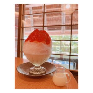 Satomi Sato Instagram - * * * 今年初の…いやいや、数年ぶりのかき氷。 * * 最近のかき氷って、氷がとっても フワフワなんですね…！ とっても美味しかった🍧✨ 普段、食べ物の写真撮らないのに 思わず撮っちゃうくらい美味しかった…。笑 みんなは、最近かき氷食べましたか？？ * * * * #かき氷 #いちご味 #いちごミルク #美味しかった #数年ぶり #ふわふわ #🍧 #佐藤聡美