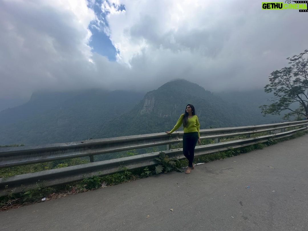 Satya sri Instagram - Adventure awaits above the clouds #ooty #nature #satyasri #actresssatyasri #jabardasth_satyasri #inastagood #bepositive #behappy #naturephotography #tollywood #teluguqueen #satyasrifanforever #satyasristories Ooty & Coonoor, Nilgiri Hills, Tamil Nadu
