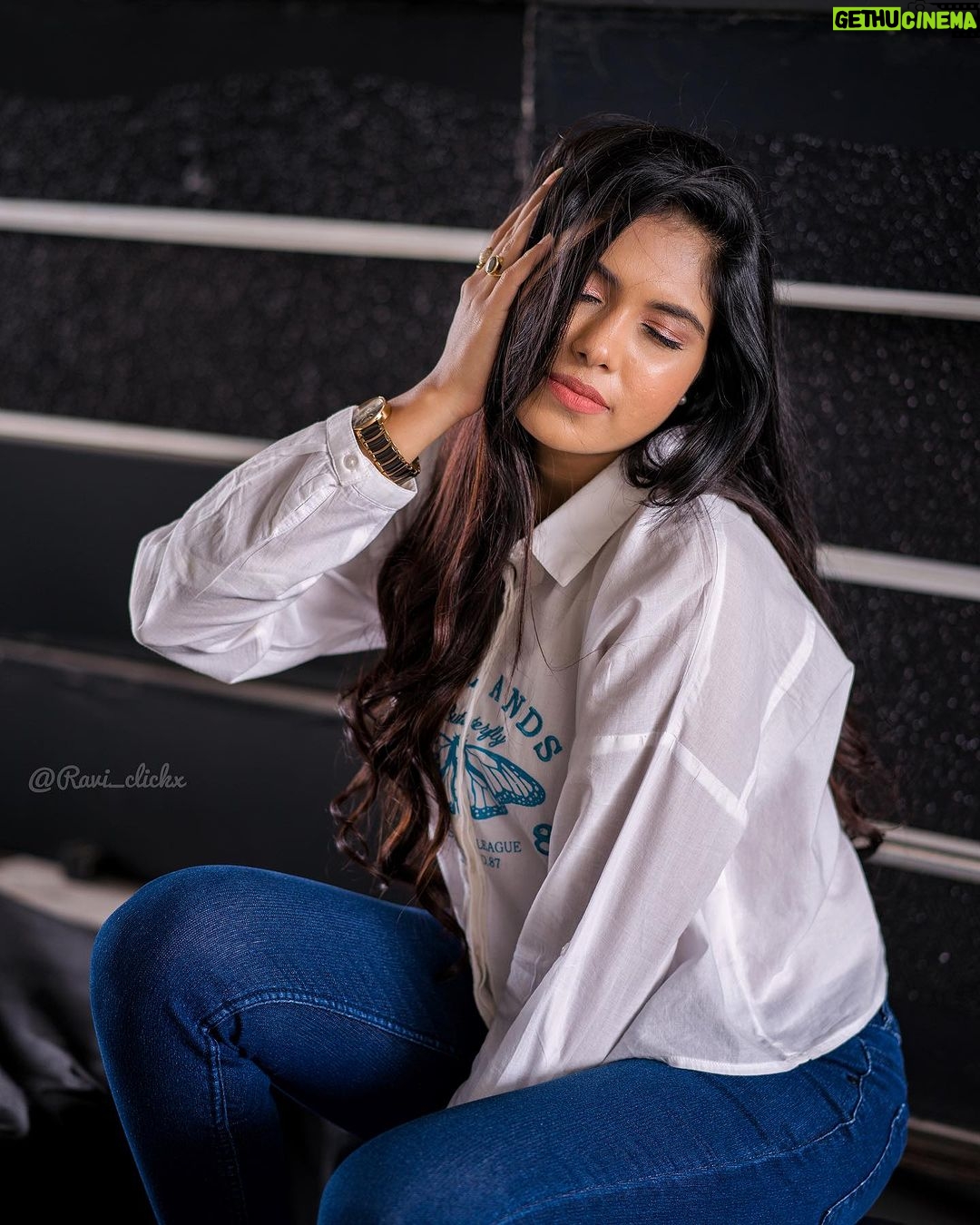 Satya sri Instagram - Too glam to give a damn.๐ PC: @ravi_cross_clickx #satyasri #jabardasth_satyasri #actresssatyasri #stylish #tollywood #teluguqueen #instagood #behappy #bepositive #satyasrifanforever #satyasristories