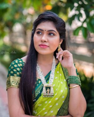Satya sri Instagram - Believe in the power of your dreams🤟
Felling grand in green 💚

PC: @ravi_cross_clickx 

#satyasri #actresssatyasri #jabardasth_satyasri #tollywood #teluguqueen #instagood #greendress #bepositive #behappy #satyasrifanforever #satyasristories