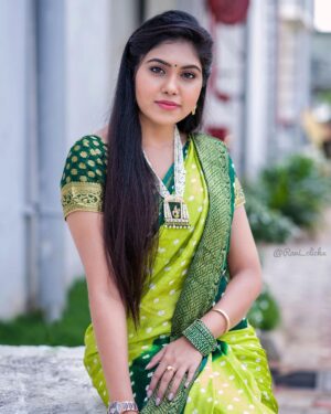 Satya sri Instagram - Believe in the power of your dreams🤟
Felling grand in green 💚

PC: @ravi_cross_clickx 

#satyasri #actresssatyasri #jabardasth_satyasri #tollywood #teluguqueen #instagood #greendress #bepositive #behappy #satyasrifanforever #satyasristories