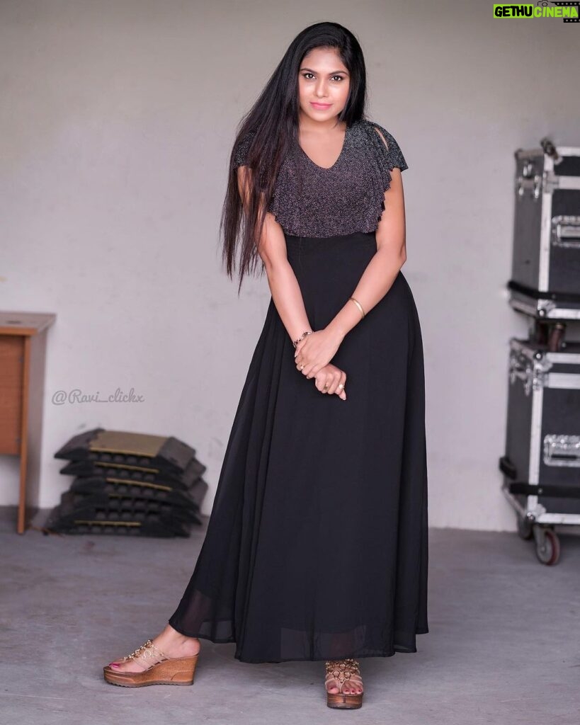 Satya sri Instagram - 🖤🩶 PC: @ravi_cross_clickx #satyasri #actresssatyasri #jabardasth_satyasri #teluguqueen #tollywood #blackdress #instagood #bepositive #behappy