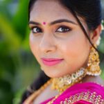Satya sri Instagram - 🩷⚡️💚 #dasara2023 PC: @pics_by_3nethra Hairstyle: @mahesh_bridal_makeovers Jewellery: @emmadi_silver_jewellery #satyasri #jabardasth_satyasri #actresssattasri #teluguqueen #tollywood #instagood #bepositive #behappy #satyasrifanforever #satyasristories