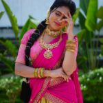 Satya sri Instagram - 🩷💚 #dasara2023 PC: @pics_by_3nethra Hair : @mahesh_bridal_makeovers Jewellery: @emmadi_silver_jewellery #satyasri #actresssatyasri #jabardasth_satyasri #tollywood #teluguqueen #bepositive #behappy #instagram #satyasrifanforever #satyasristories