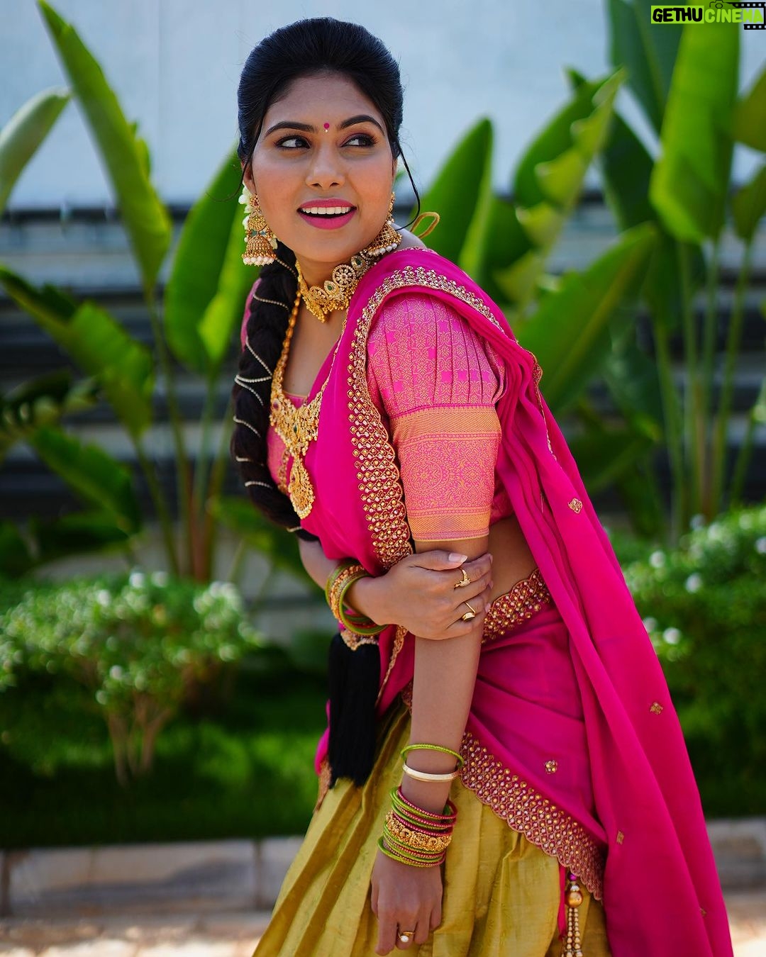 Satya sri Instagram - 🩷💚 #dasara2023 PC: @pics_by_3nethra Hair : @mahesh_bridal_makeovers Jewellery: @emmadi_silver_jewellery #satyasri #actresssatyasri #jabardasth_satyasri #tollywood #teluguqueen #bepositive #behappy #instagram #satyasrifanforever #satyasristories