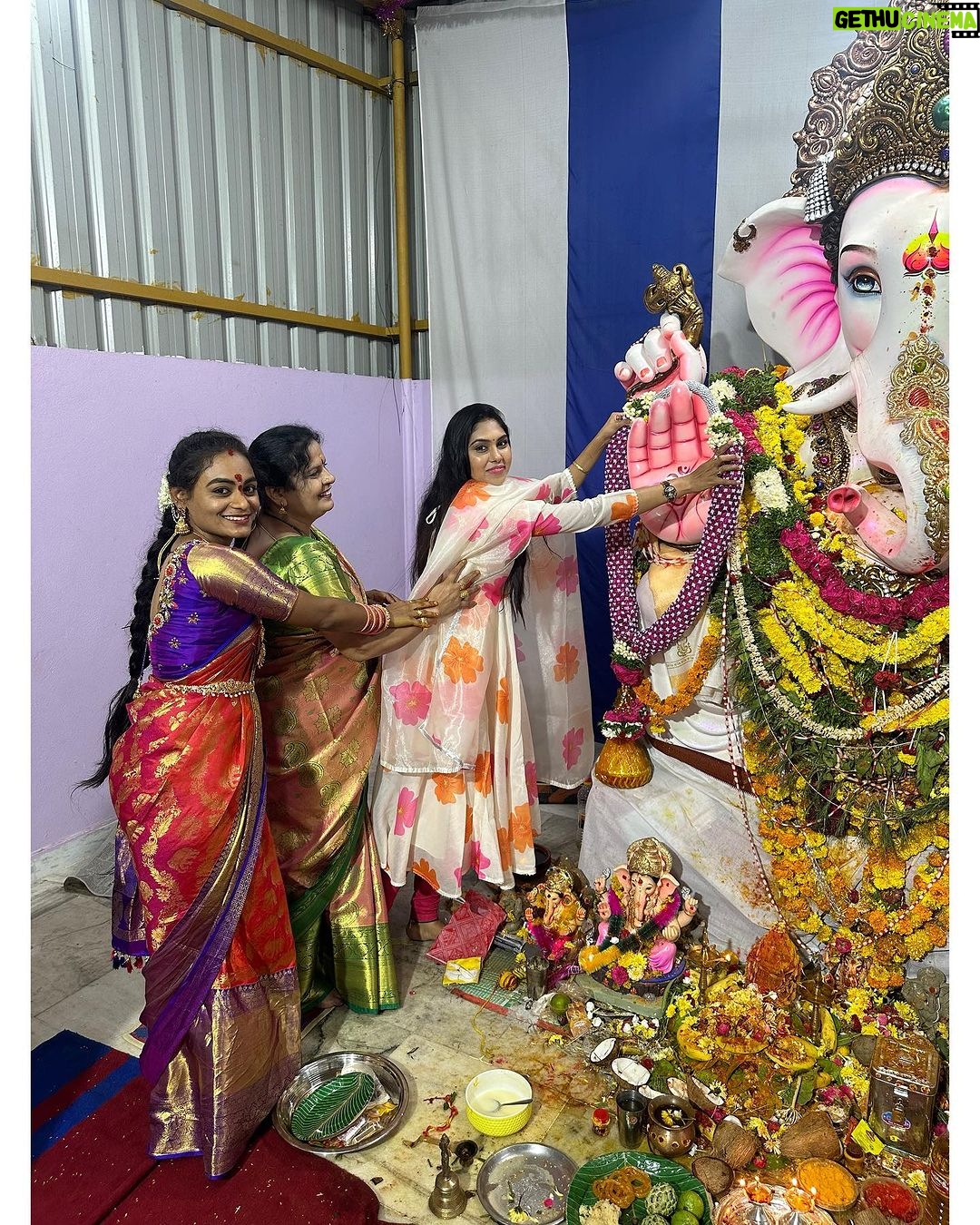 Satya sri Instagram - Thank you for inviting me to Ganesh Puja LB nagar Hasthinapuram Division women’s president @nikithareddy258 And KAMALA garu wife of LB nagar MLA DEVIREDDY SUDHEER REDDY GARU AND COPORATOR @hema_samala22 garu #jaibhologaneshmaharajkijai🙏🏻 #satyasri #actresssatyasri #jabardasth_satyasri #tollywood #teluguqueen #instagood #ganeshchaturthi #satyasrifanforever #satyasristories