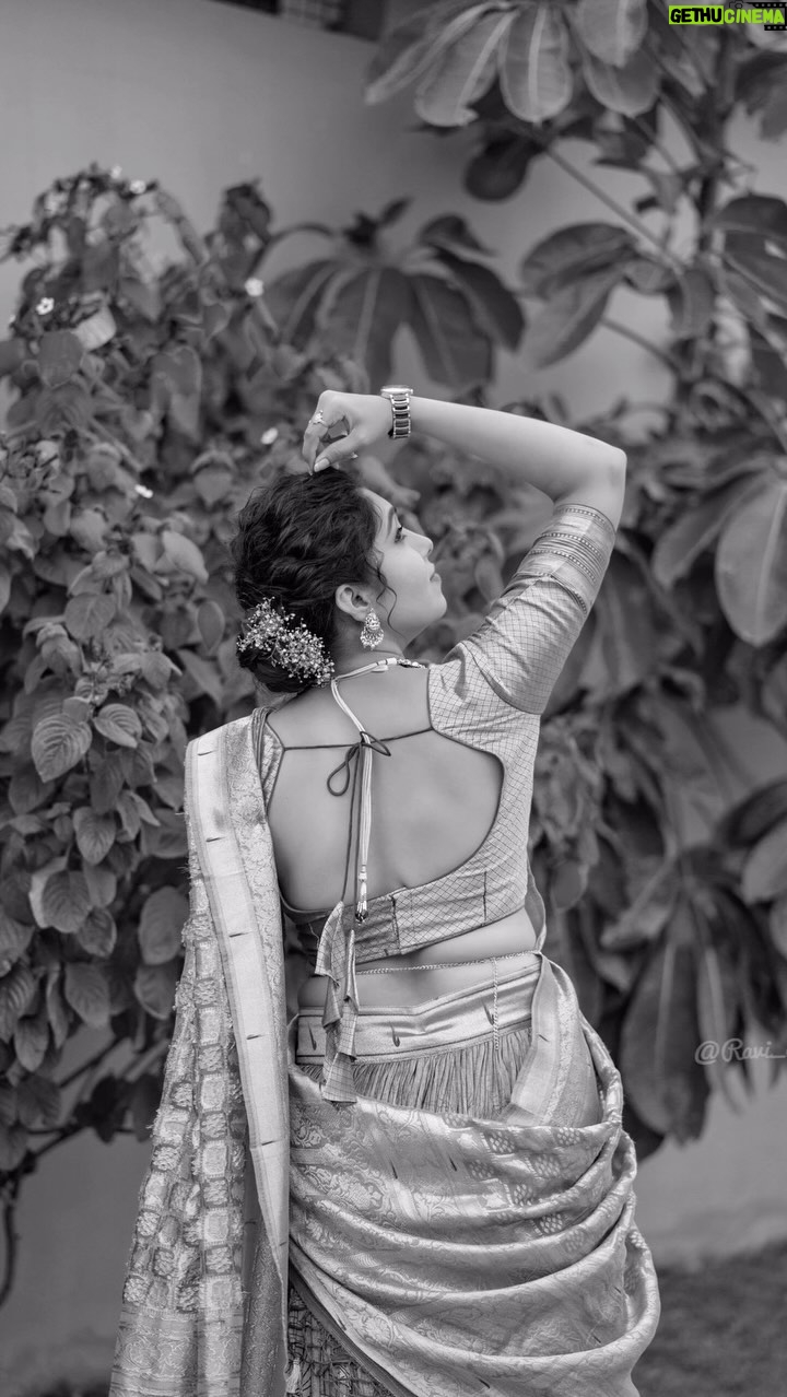 Satya sri Instagram - Vennellela poolu virisi ,Tenelu chilikenu #lovethissong ##satyasri #actresssatyasri #jabardasth_satyasri #tolywood #teluguqueen #reelsinstagram #bepositive #behappy #satyasrifanforever #satyasristories