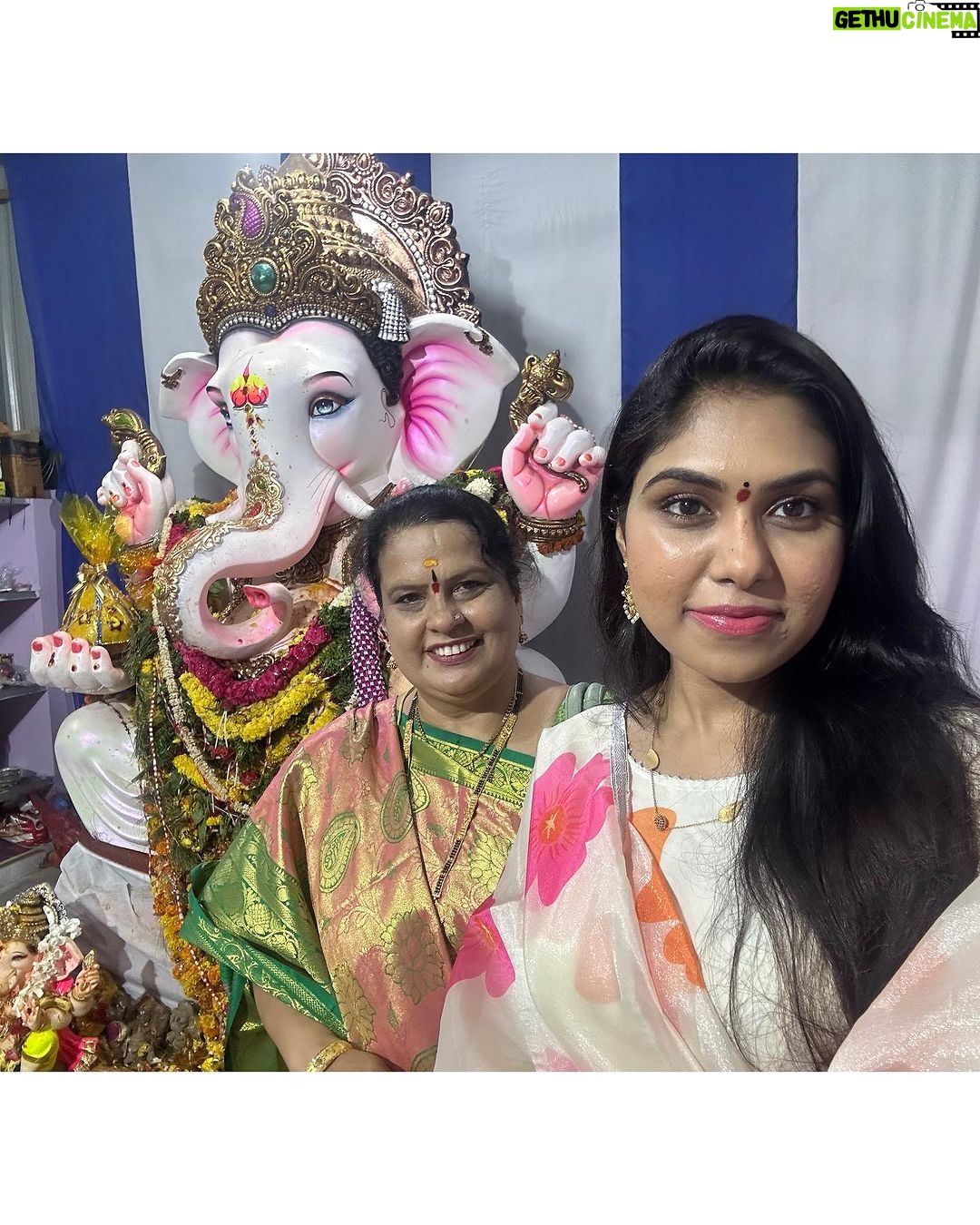 Satya sri Instagram - Thank you for inviting me to Ganesh Puja LB nagar Hasthinapuram Division women’s president @nikithareddy258 And KAMALA garu wife of LB nagar MLA DEVIREDDY SUDHEER REDDY GARU AND COPORATOR @hema_samala22 garu #jaibhologaneshmaharajkijai🙏🏻 #satyasri #actresssatyasri #jabardasth_satyasri #tollywood #teluguqueen #instagood #ganeshchaturthi #satyasrifanforever #satyasristories