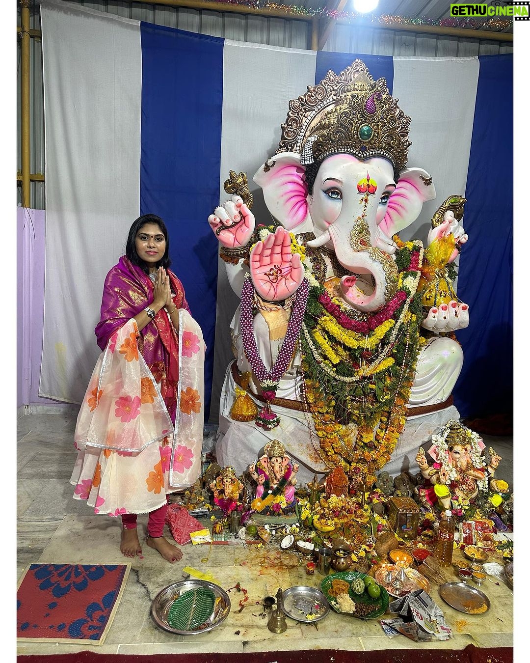 Satya sri Instagram - Thank you for inviting me to Ganesh Puja LB nagar Hasthinapuram Division women’s president @nikithareddy258 And KAMALA garu wife of LB nagar MLA DEVIREDDY SUDHEER REDDY GARU AND COPORATOR @hema_samala22 garu #jaibhologaneshmaharajkijai🙏🏻 #satyasri #actresssatyasri #jabardasth_satyasri #tollywood #teluguqueen #instagood #ganeshchaturthi #satyasrifanforever #satyasristories