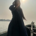 Satya sri Instagram - Mana Godavari Andhalu 🚤🌞❤️ #padava #lovethenature #surise #siddantamgodavari #satyasri #jabardasth_satyasri #actresssatyasri #padava #godavari #reelsvideo #tollywood #teluguqueen #behappy #bepositive #satyasrifanforever #satyasristories Siddantam Godavari