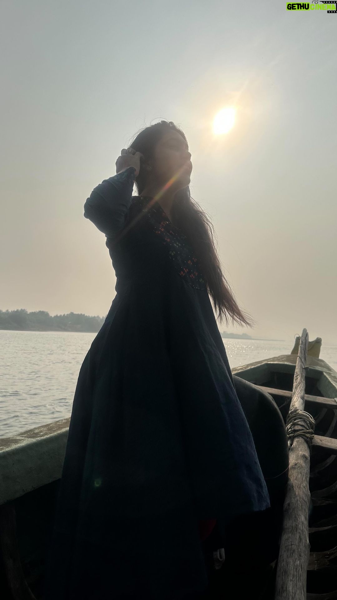 Satya sri Instagram - Mana Godavari Andhalu π€πβ€οΈ #padava #lovethenature #surise #siddantamgodavari #satyasri #jabardasth_satyasri #actresssatyasri #padava #godavari #reelsvideo #tollywood #teluguqueen #behappy #bepositive #satyasrifanforever #satyasristories Siddantam Godavari