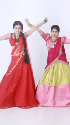 Satya sri Instagram - Just catching the beats….💃💃

Costume @firoz_design_studio 
Jwelery @emmadi_silver_jewellery 

#linglinglingadi #sowmyasharada #sowmyarao #reelsinstagram #reelitfeelit #reelsvideo #explorepage