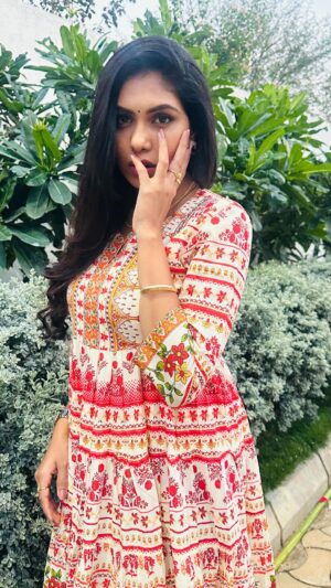 Satya sri Instagram - Na craving nuvvu… 
#ohmybaby 
#gunturkaaram 

#satyasri #jabardasth_satyasri #actresssatyasri #tollywood #teluguqueen #maheshbabu #sreeleela #satyasristories #satyasrifanforever