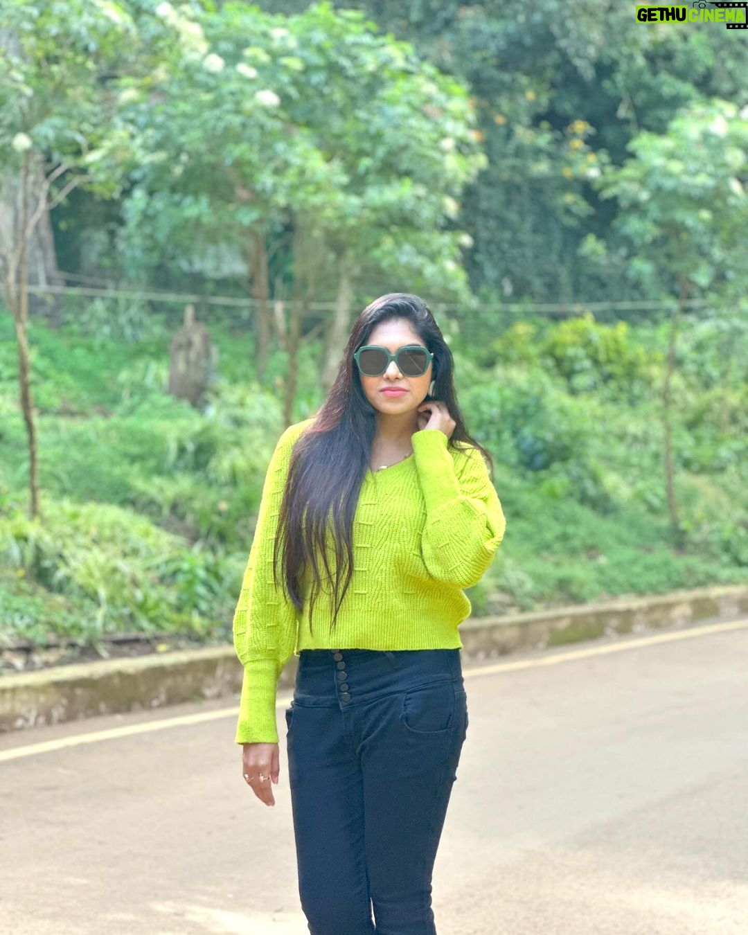 Satya sri Instagram - OOTY BOTANICAL GARDEN #ilovethisplace❤️ #nature #satyasri #jabardasth_satyasri #actresssatyasri #tollywood #teluguqueen #instagood #botanicalgarden #satyasrifanforever #satyasristories Govt Botanical Garden Ooty