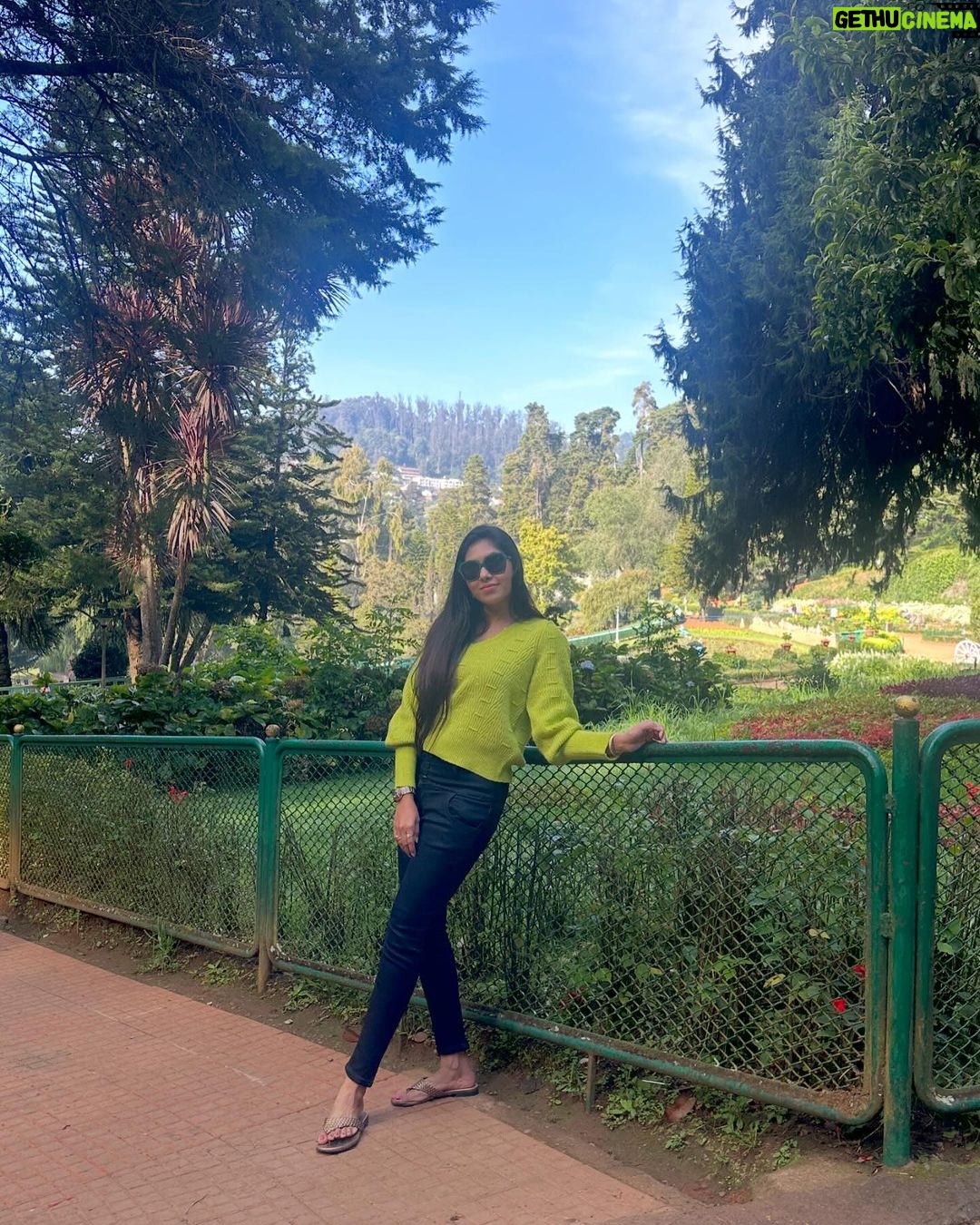 Satya sri Instagram - OOTY BOTANICAL GARDEN #ilovethisplace❤️ #nature #satyasri #jabardasth_satyasri #actresssatyasri #tollywood #teluguqueen #instagood #botanicalgarden #satyasrifanforever #satyasristories Govt Botanical Garden Ooty