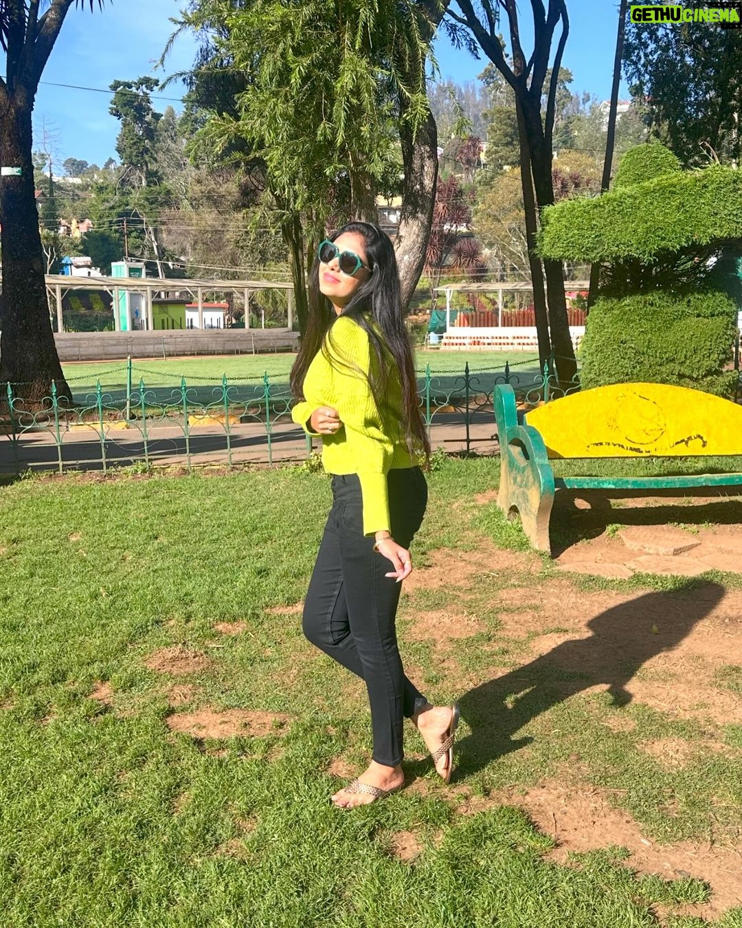 Satya sri Instagram - OOTY BOTANICAL GARDEN #ilovethisplace❤️ #nature #satyasri #jabardasth_satyasri #actresssatyasri #tollywood #teluguqueen #instagood #botanicalgarden #satyasrifanforever #satyasristories Govt Botanical Garden Ooty