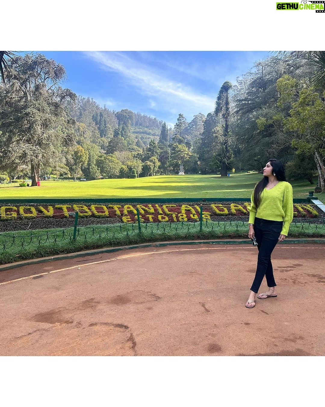 Satya sri Instagram - OOTY BOTANICAL GARDEN #ilovethisplace❤️ #nature #satyasri #jabardasth_satyasri #actresssatyasri #tollywood #teluguqueen #instagood #botanicalgarden #satyasrifanforever #satyasristories Govt Botanical Garden Ooty