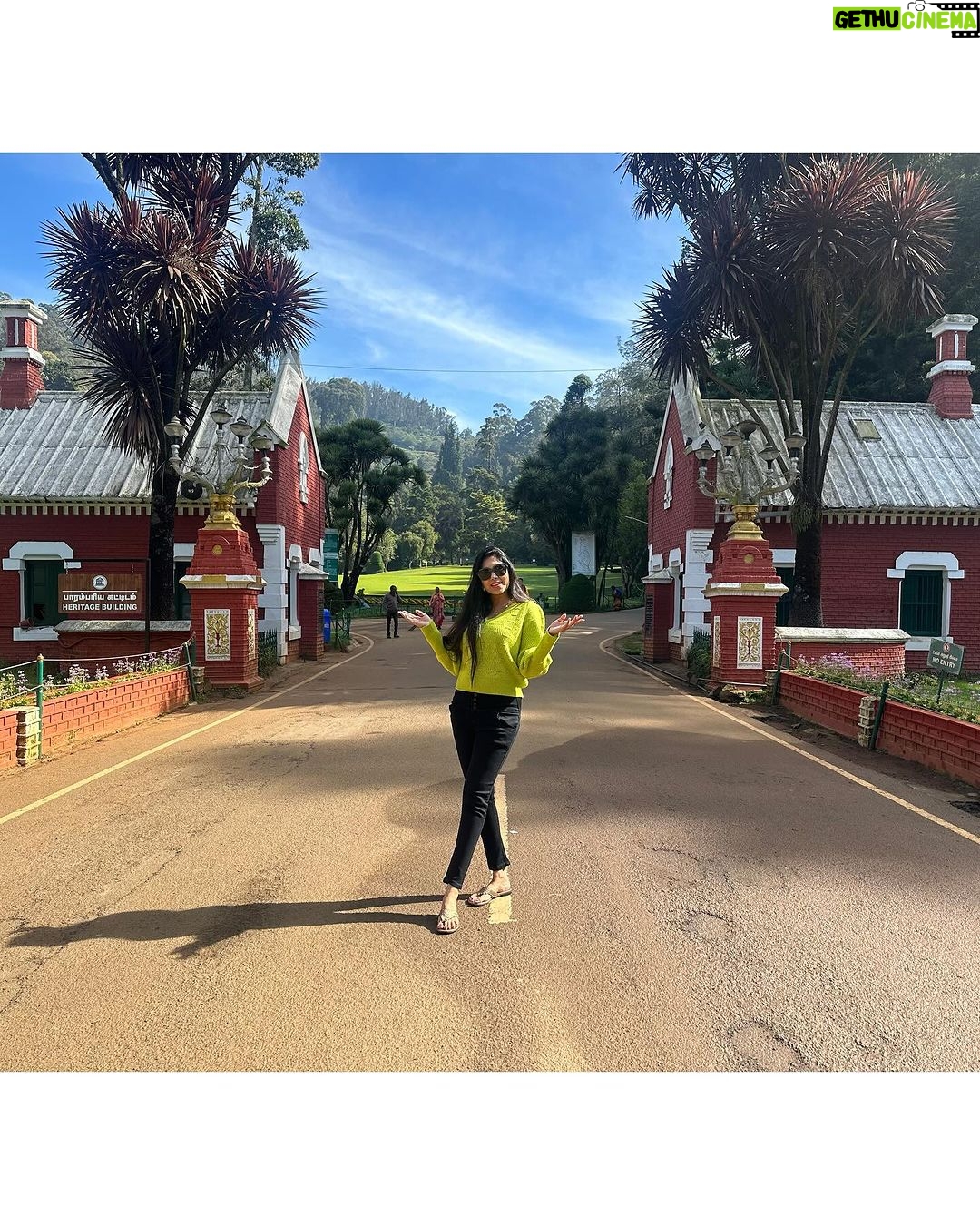 Satya sri Instagram - OOTY BOTANICAL GARDEN #ilovethisplace❤️ #nature #satyasri #jabardasth_satyasri #actresssatyasri #tollywood #teluguqueen #instagood #botanicalgarden #satyasrifanforever #satyasristories Govt Botanical Garden Ooty