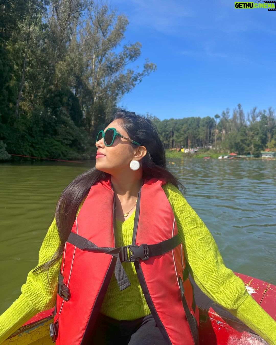 Satya sri Instagram - SMELL THE LAKE, FEEL THE SKY, LET YOUR SOUL, AND SPIRIT FLY🫶 #ootylake #satyasri #jabardasth_satyasri #actressatyasri #instagood #tollywood #teluguqueen #ooty #bepositive #behappy #satyasrifanforever #satyasristories OOTY Lake Ooty Nilgiris Tamil Nadu India