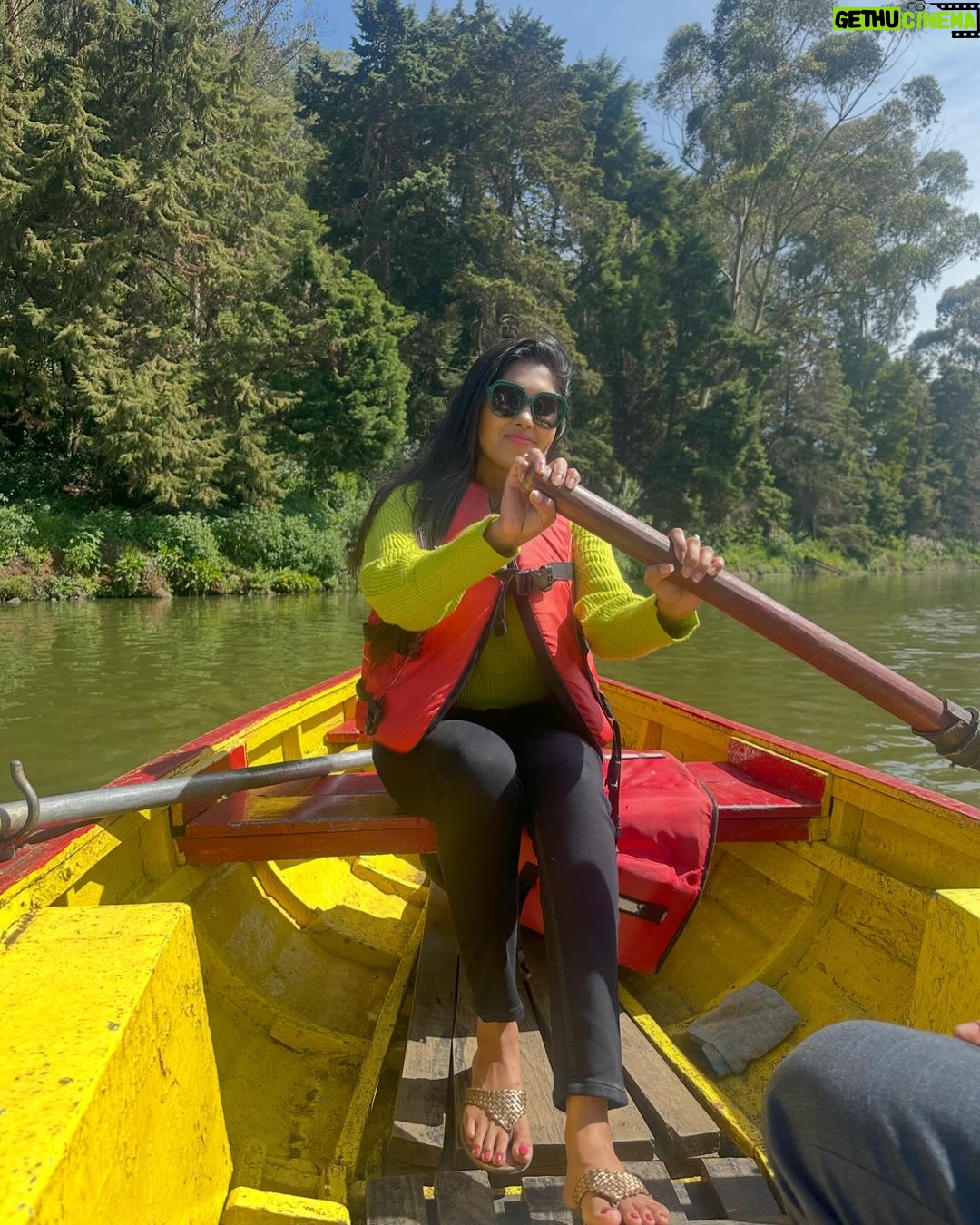 Satya sri Instagram - SMELL THE LAKE, FEEL THE SKY, LET YOUR SOUL, AND SPIRIT FLY🫶 #ootylake #satyasri #jabardasth_satyasri #actressatyasri #instagood #tollywood #teluguqueen #ooty #bepositive #behappy #satyasrifanforever #satyasristories OOTY Lake Ooty Nilgiris Tamil Nadu India