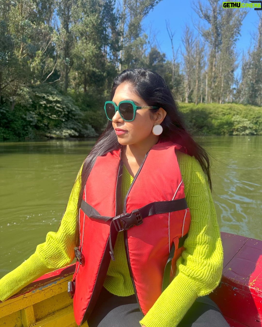 Satya sri Instagram - SMELL THE LAKE, FEEL THE SKY, LET YOUR SOUL, AND SPIRIT FLY🫶 #ootylake #satyasri #jabardasth_satyasri #actressatyasri #instagood #tollywood #teluguqueen #ooty #bepositive #behappy #satyasrifanforever #satyasristories OOTY Lake Ooty Nilgiris Tamil Nadu India