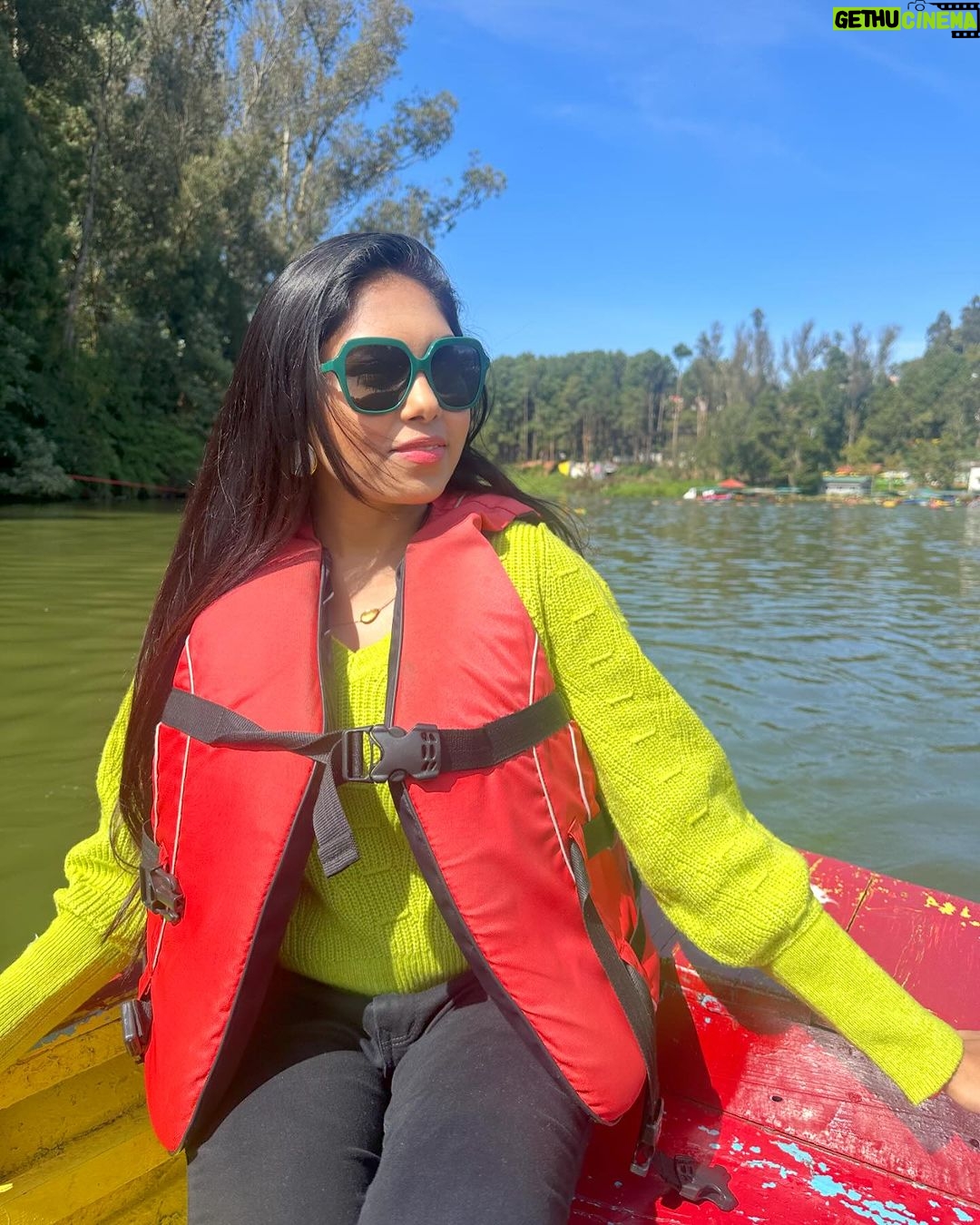 Satya sri Instagram - SMELL THE LAKE, FEEL THE SKY, LET YOUR SOUL, AND SPIRIT FLY🫶 #ootylake #satyasri #jabardasth_satyasri #actressatyasri #instagood #tollywood #teluguqueen #ooty #bepositive #behappy #satyasrifanforever #satyasristories OOTY Lake Ooty Nilgiris Tamil Nadu India