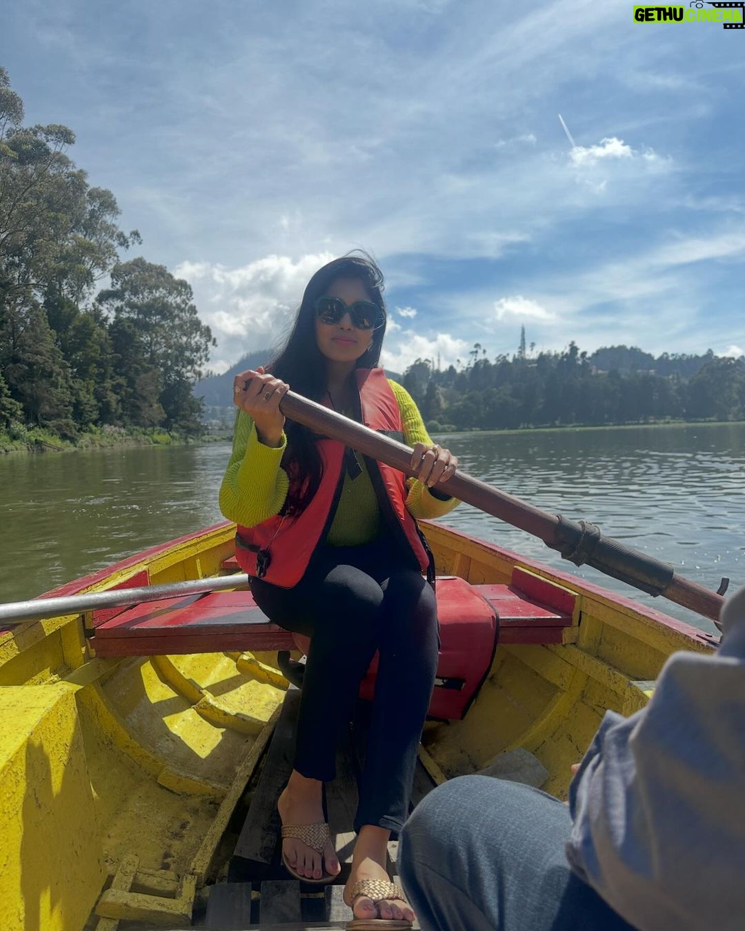 Satya sri Instagram - SMELL THE LAKE, FEEL THE SKY, LET YOUR SOUL, AND SPIRIT FLY🫶 #ootylake #satyasri #jabardasth_satyasri #actressatyasri #instagood #tollywood #teluguqueen #ooty #bepositive #behappy #satyasrifanforever #satyasristories OOTY Lake Ooty Nilgiris Tamil Nadu India