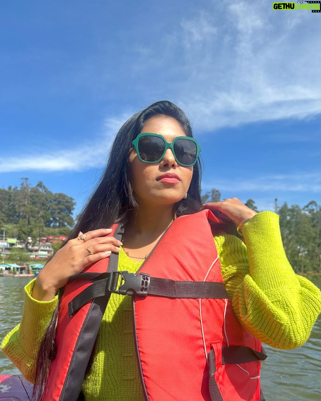 Satya sri Instagram - SMELL THE LAKE, FEEL THE SKY, LET YOUR SOUL, AND SPIRIT FLY🫶 #ootylake #satyasri #jabardasth_satyasri #actressatyasri #instagood #tollywood #teluguqueen #ooty #bepositive #behappy #satyasrifanforever #satyasristories OOTY Lake Ooty Nilgiris Tamil Nadu India
