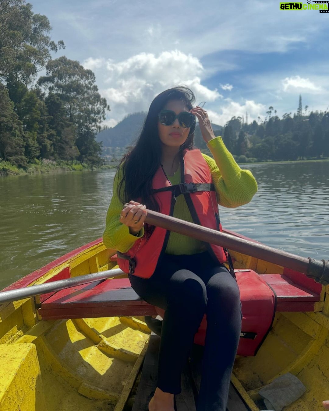 Satya sri Instagram - SMELL THE LAKE, FEEL THE SKY, LET YOUR SOUL, AND SPIRIT FLY🫶 #ootylake #satyasri #jabardasth_satyasri #actressatyasri #instagood #tollywood #teluguqueen #ooty #bepositive #behappy #satyasrifanforever #satyasristories OOTY Lake Ooty Nilgiris Tamil Nadu India